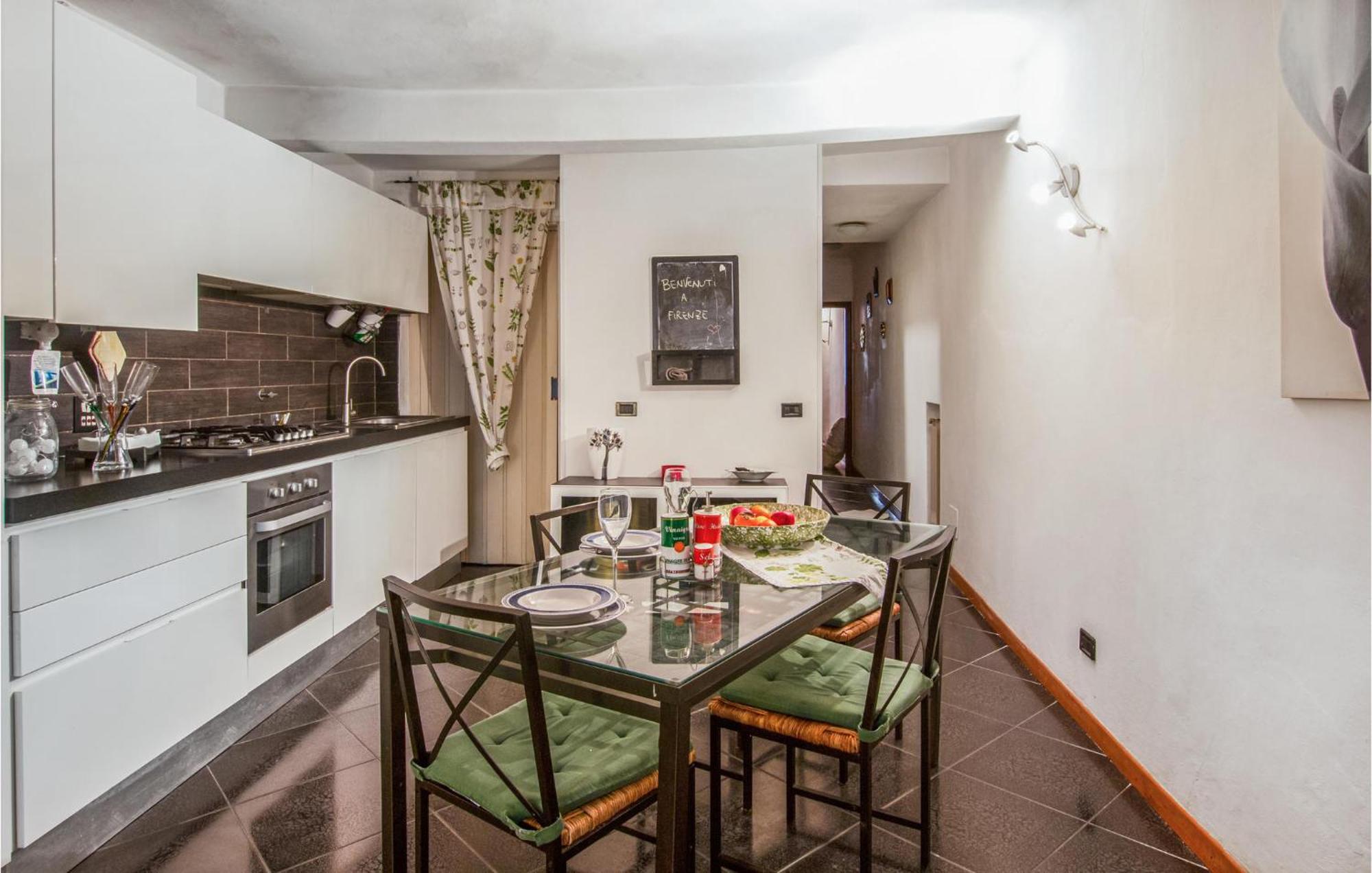 Awesome In Firenze With Wifi Apartamento